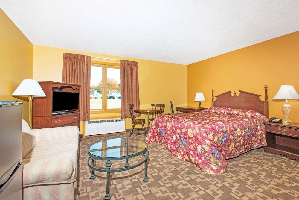 Knights Inn Hadley 3