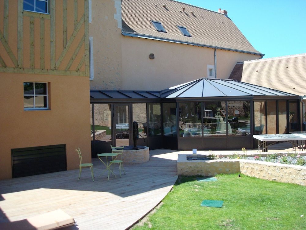 Hotel le Saint Aubin -1 estrellas en Chevillé