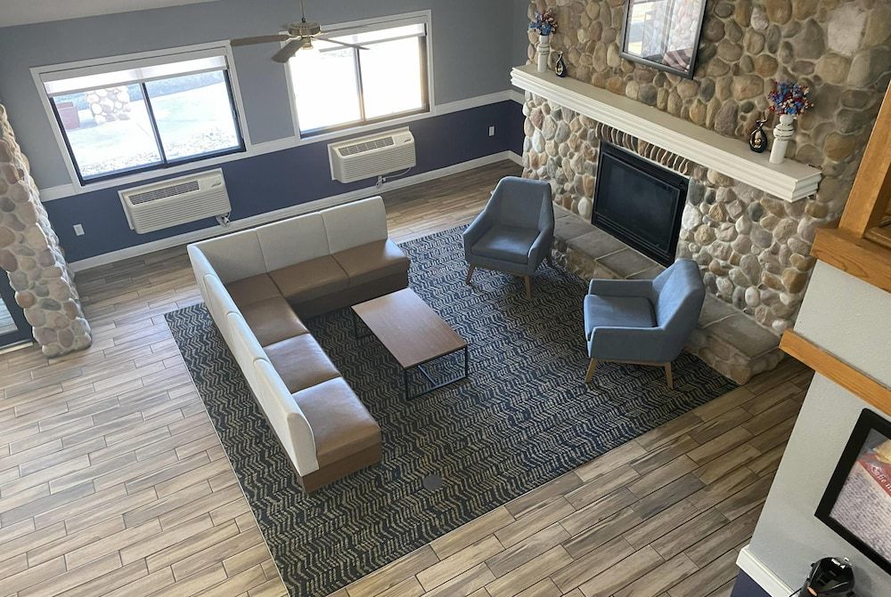AmericInn by Wyndham Austin 3