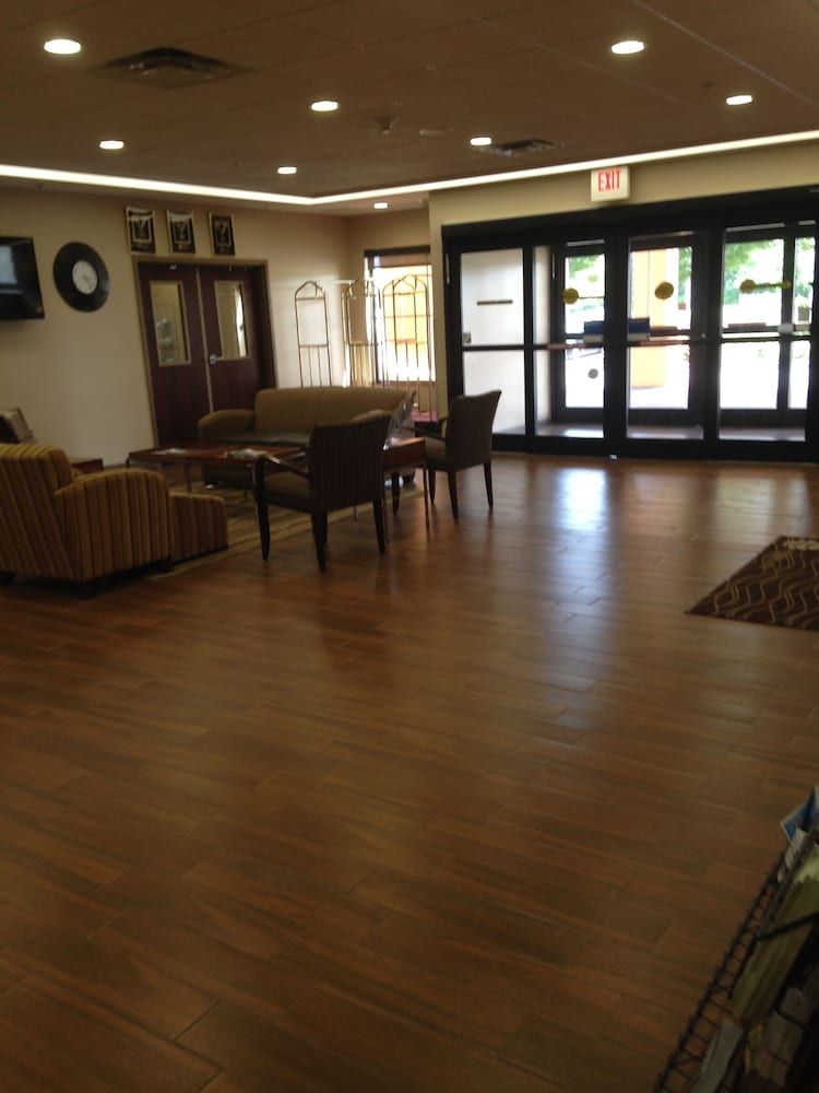 Comfort Inn & Suites Farmington - Victor 2