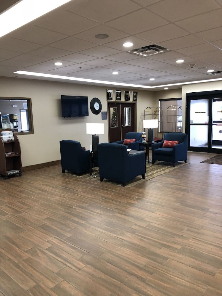 Comfort Inn & Suites Farmington - Victor 3