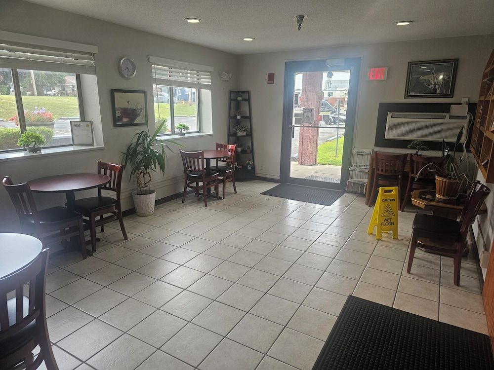 Super 8 by Wyndham Massena NY 3