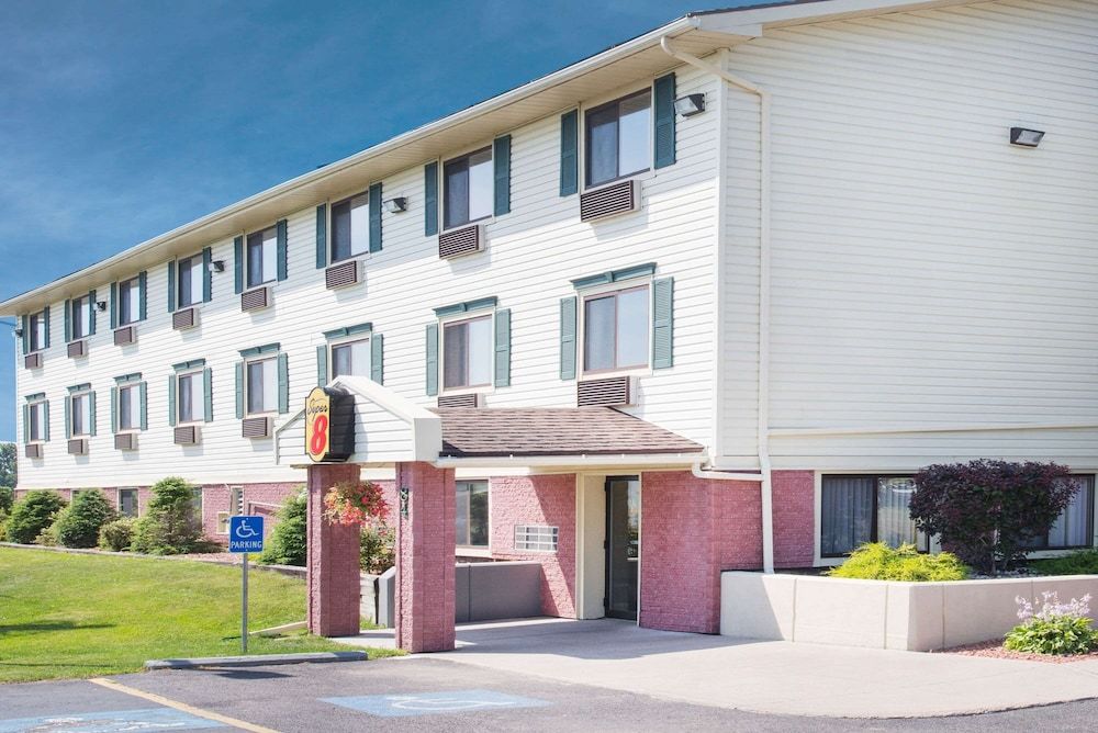 Super 8 by Wyndham Massena NY 2 estrellas en Massena