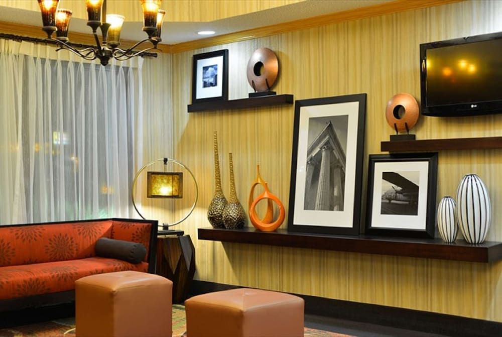 Hampton Inn Sturgis-Lagrange Area 3