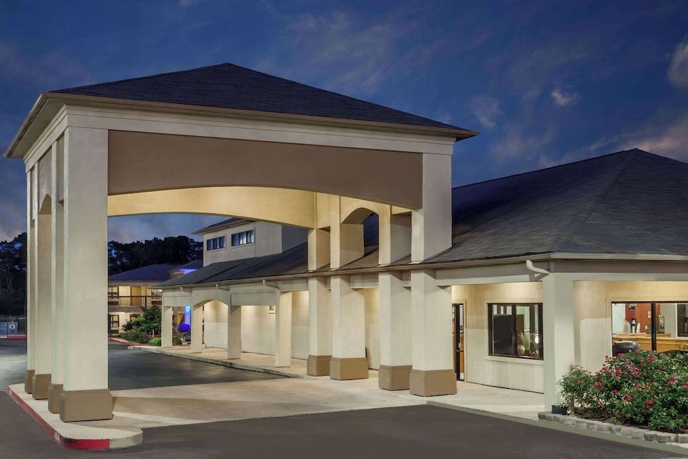 Days Inn & Suites by Wyndham Huntsville 2 estrelas em Huntsville