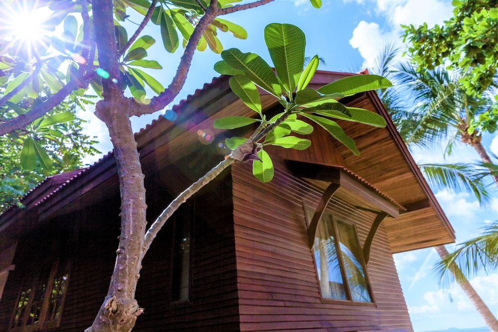 Bangrak Pier Bungalow 3