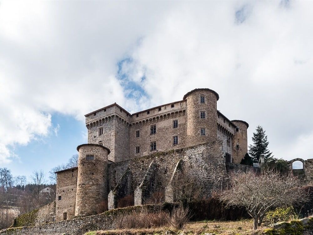 Château des Marcilly Talaru -1 estrellas en Chalmazel
