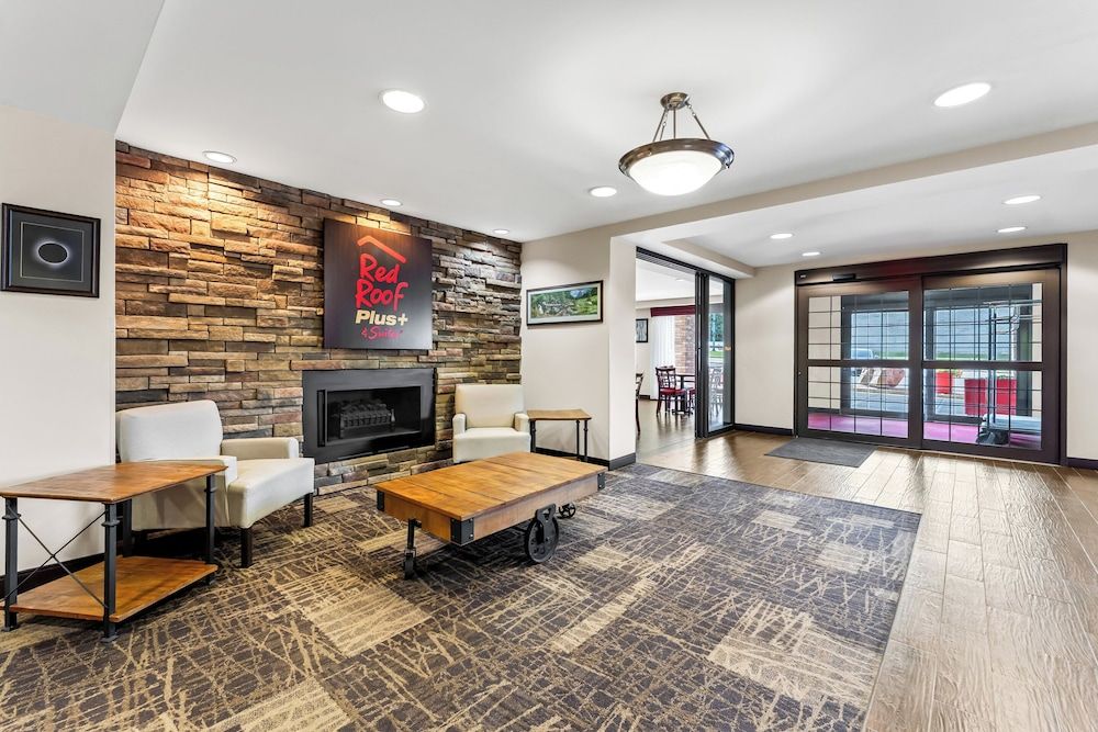 Red Roof Inn PLUS+ & Suites Malone 3