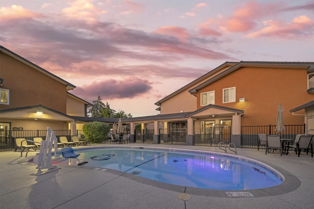 Best Western Antelope Inn & Suites 3 estrellas en Red Bluff