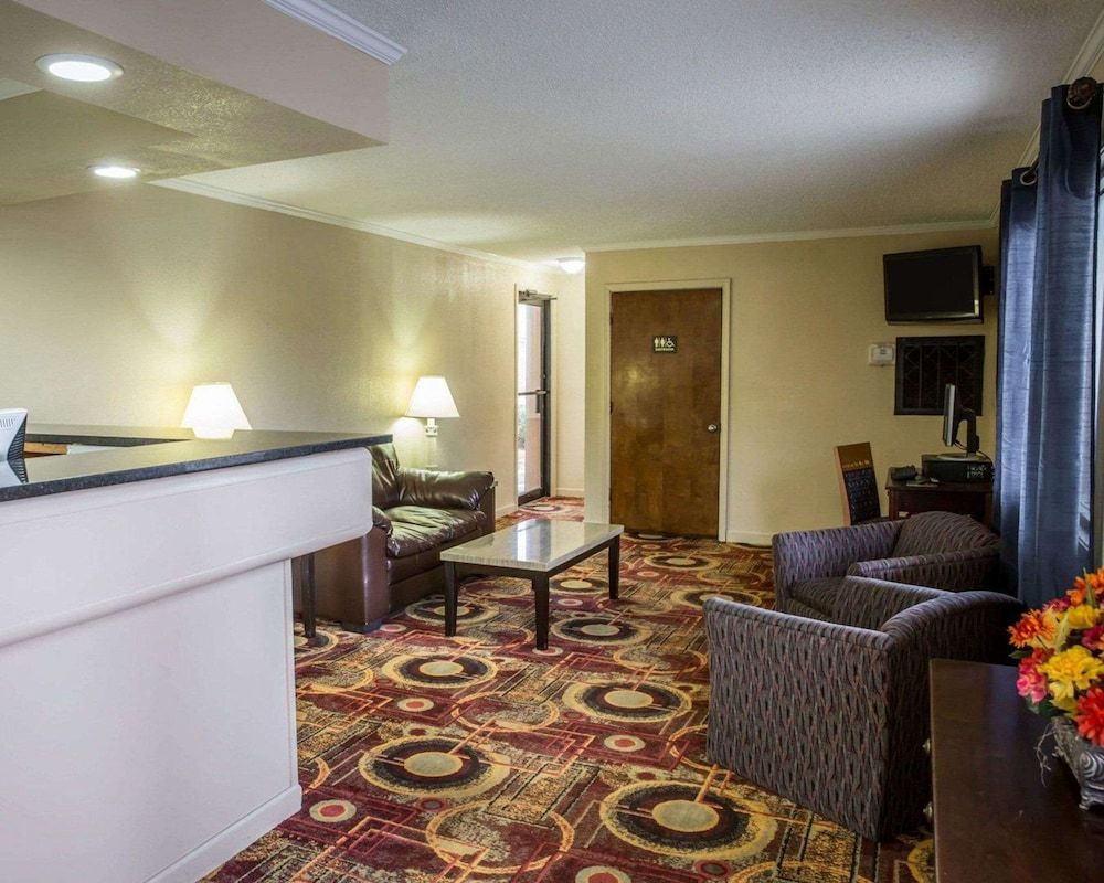 Rodeway Inn & Suites Plymouth Hwy 64 3