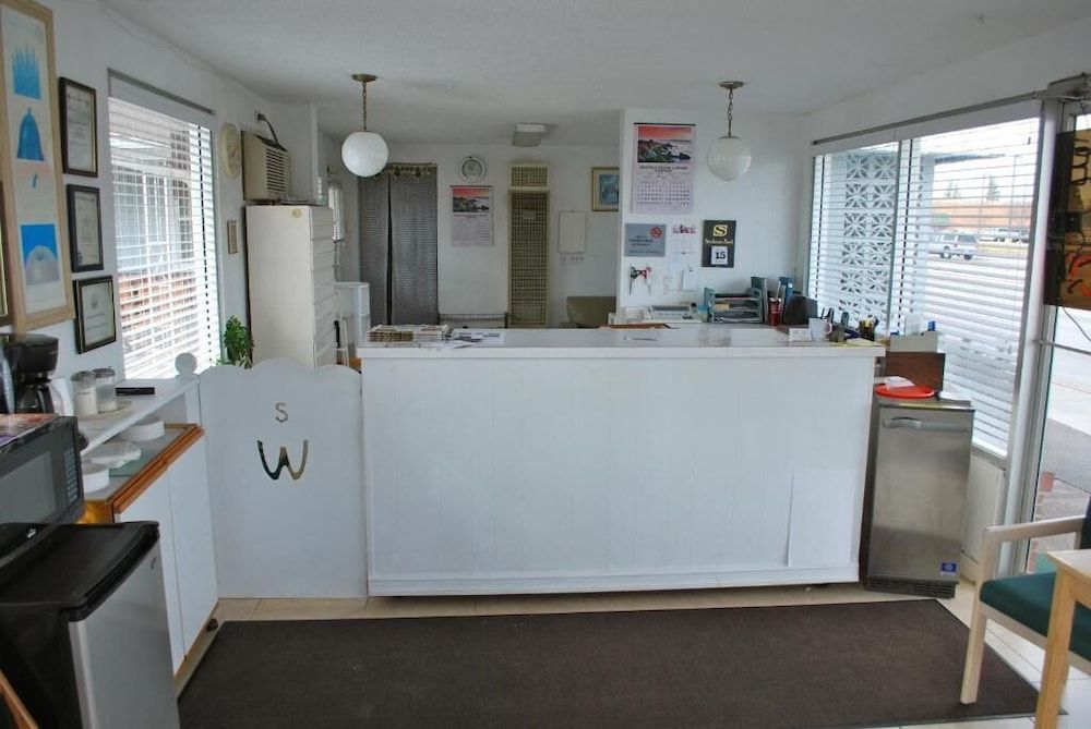 Ski's Western Motel 3