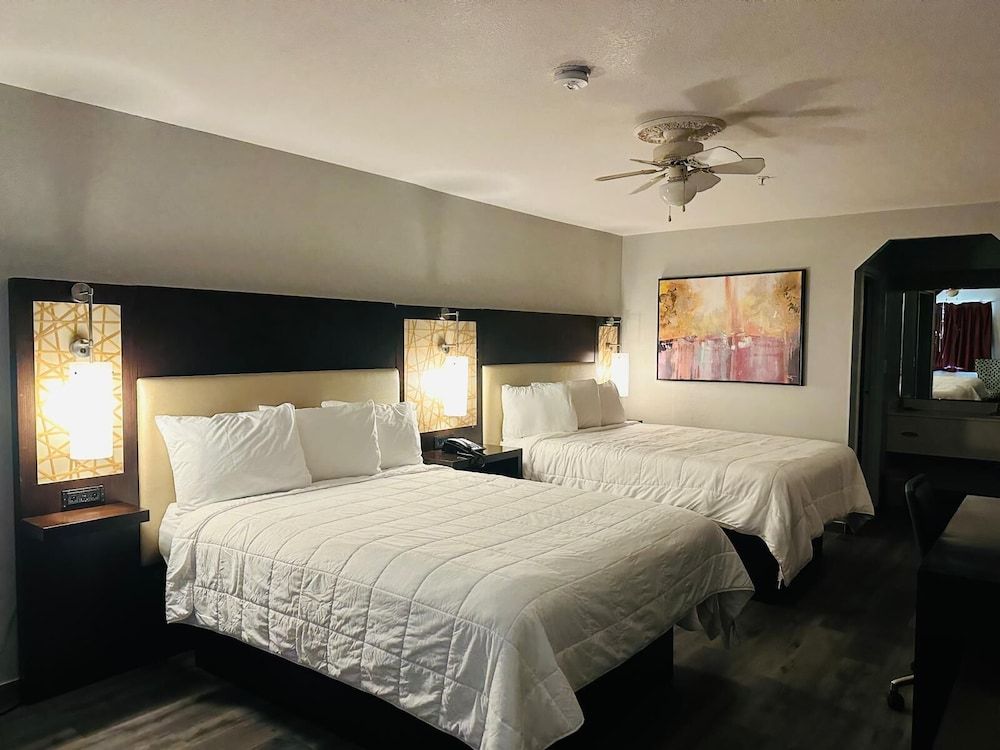 The Executive Inn & Suites 3