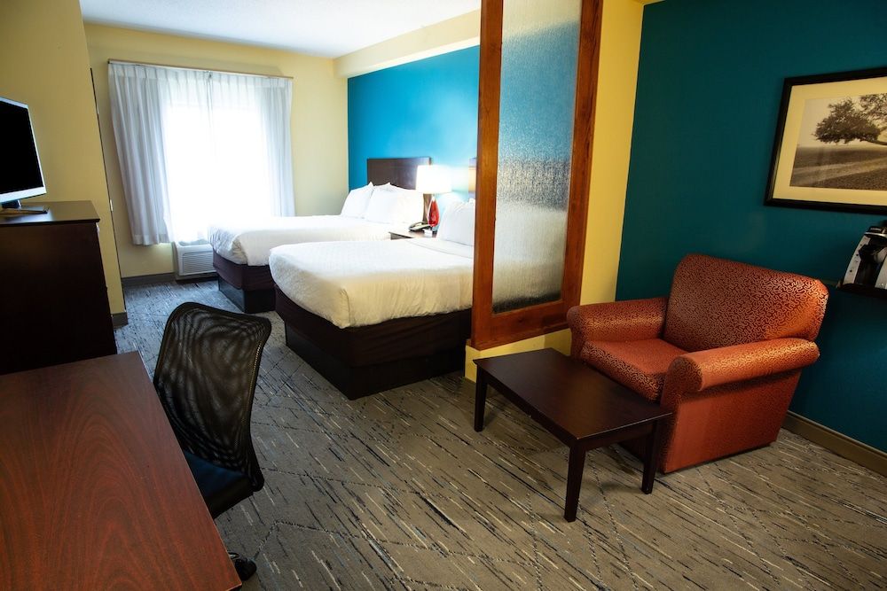 Holiday Inn Express Hotel & Suites Harrisburg West by IHG 2