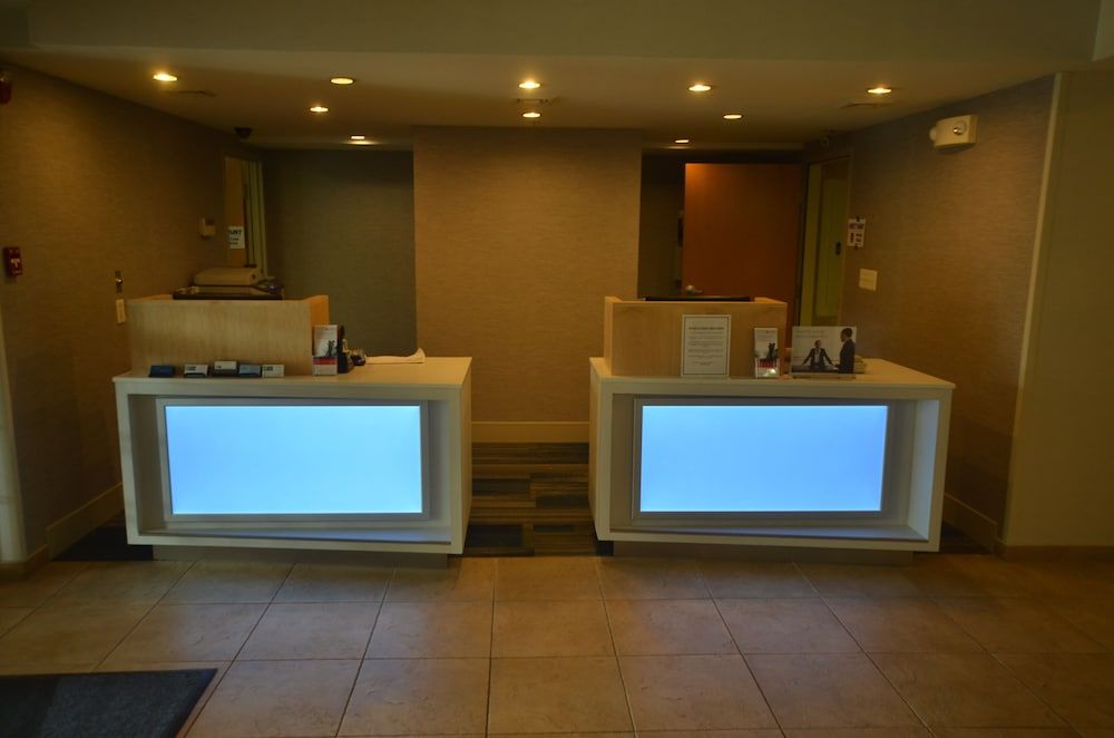Holiday Inn Express Hotel & Suites Warrenton by IHG 2