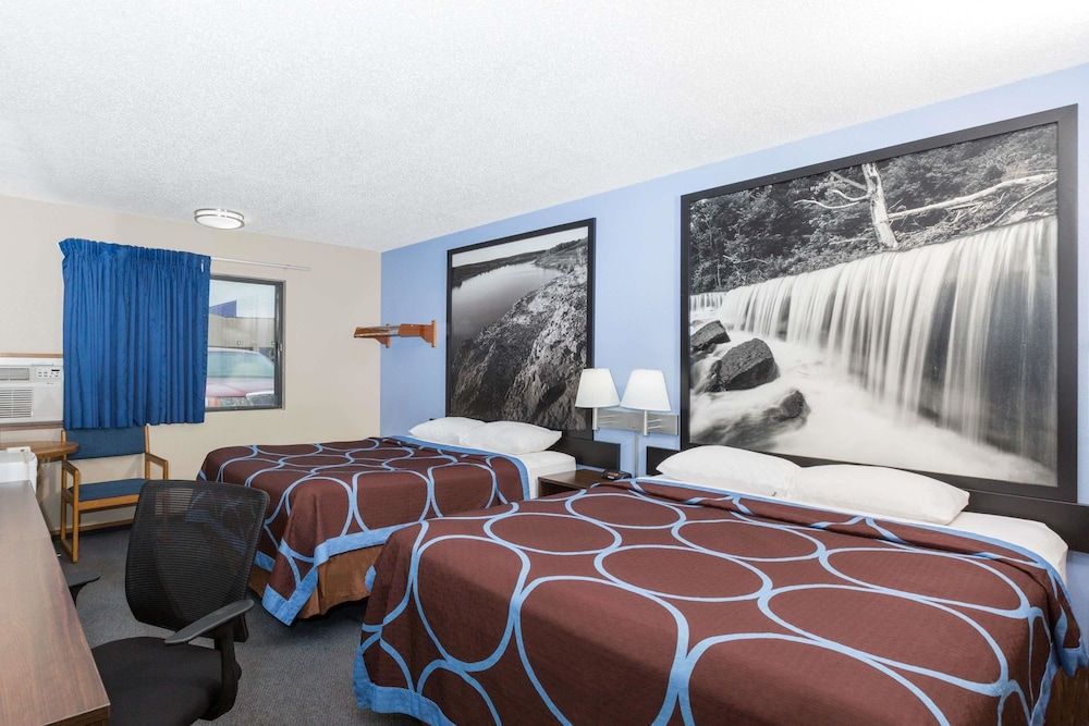 Super 8 by Wyndham Manhattan KS 2 estrellas en Manhattan
