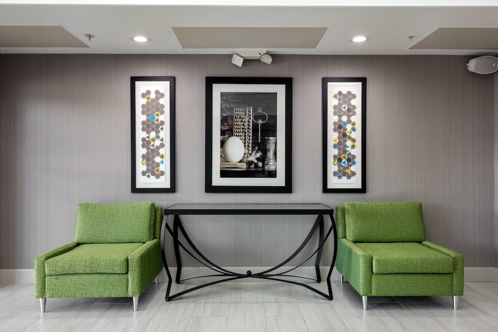 Holiday Inn Express & Suites Milton East I-10 by IHG 3