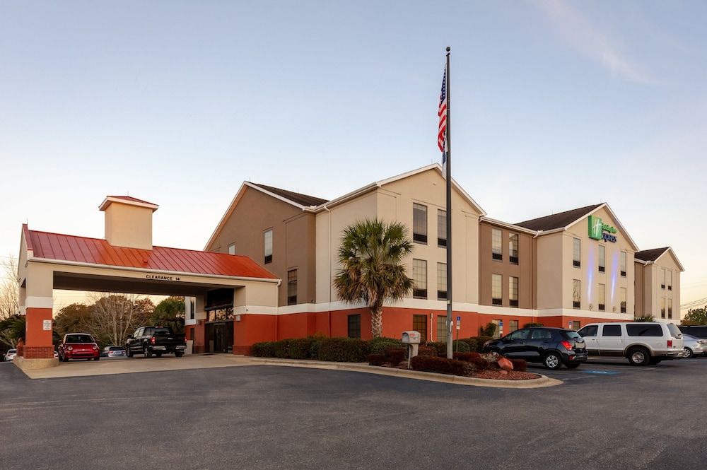 Holiday Inn Express & Suites Milton East I-10 by IHG 2 estrellas en Milton