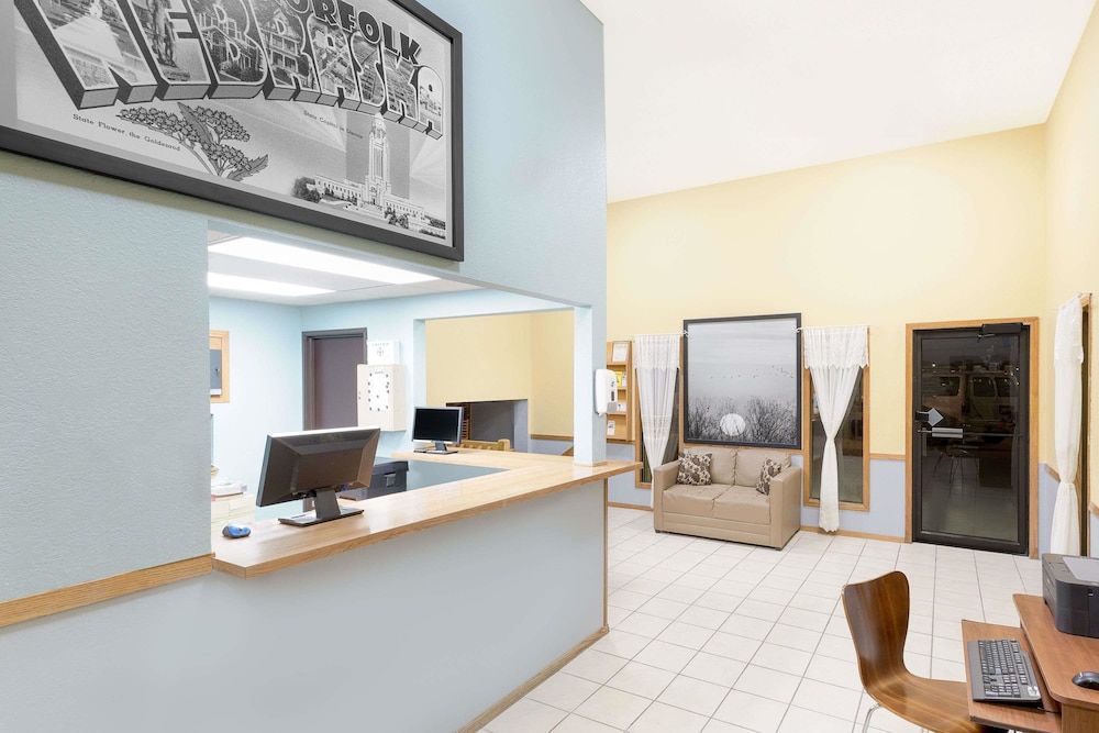 Super 8 by Wyndham Norfolk 2