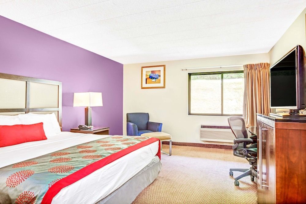 Ramada by Wyndham Rockaway 3