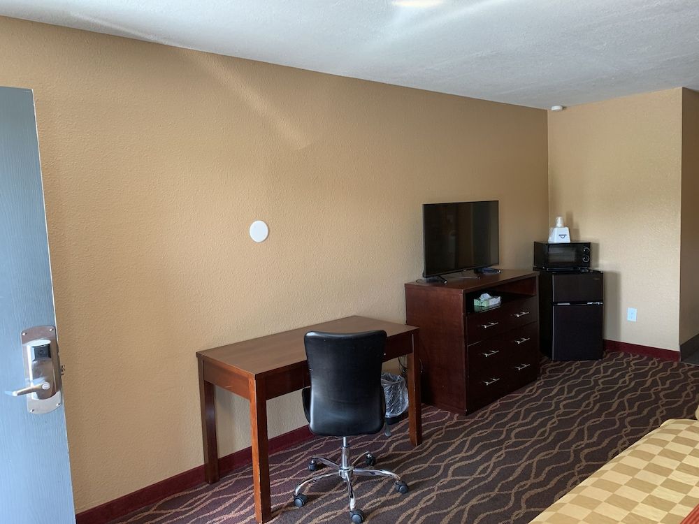 Rosewood Inn and Suites 3