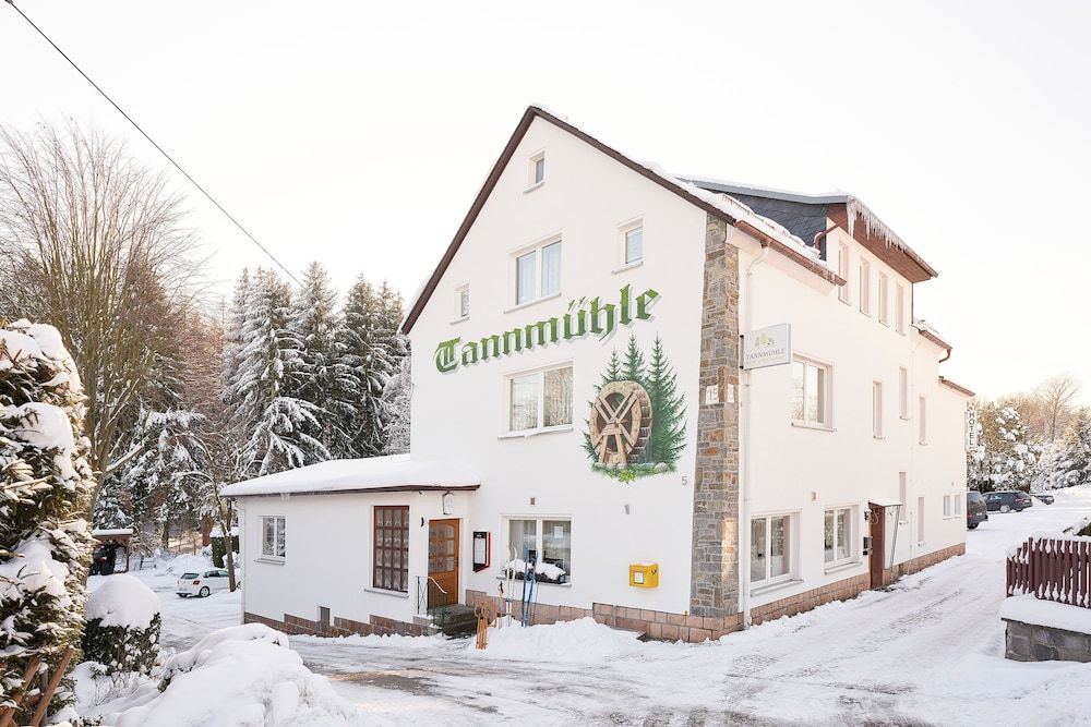 Waldhotel Tannmuehle 3 estrellas en Callenberg