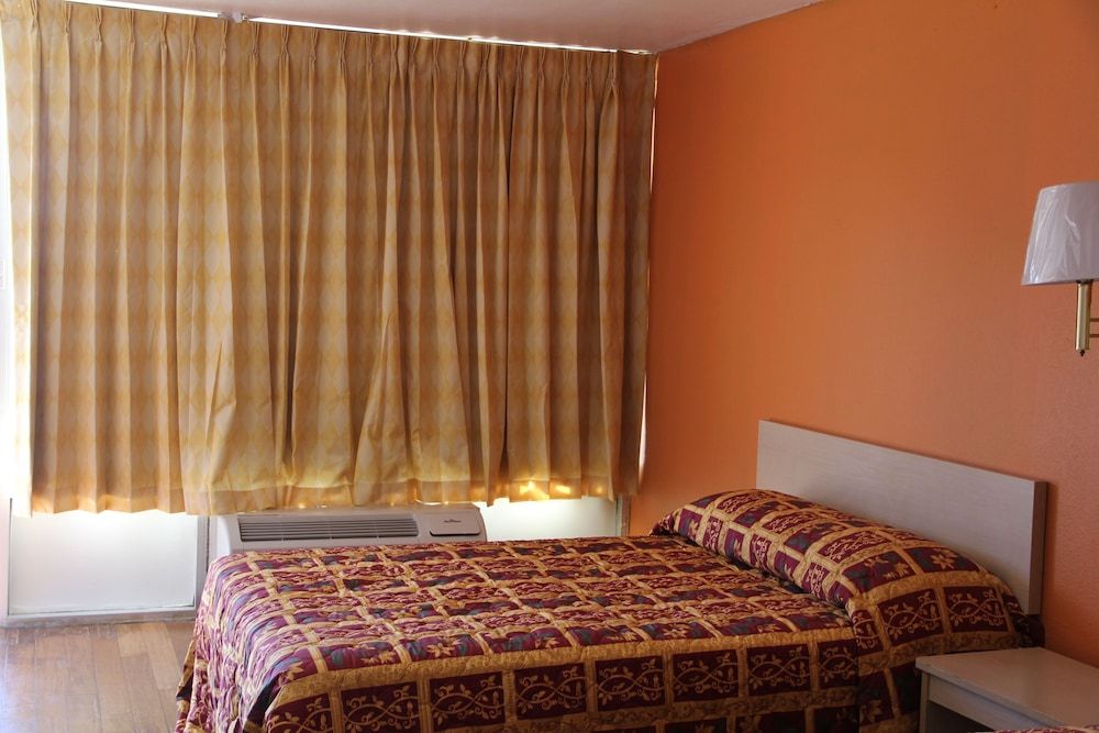 LoneStar Inn & Suites 3