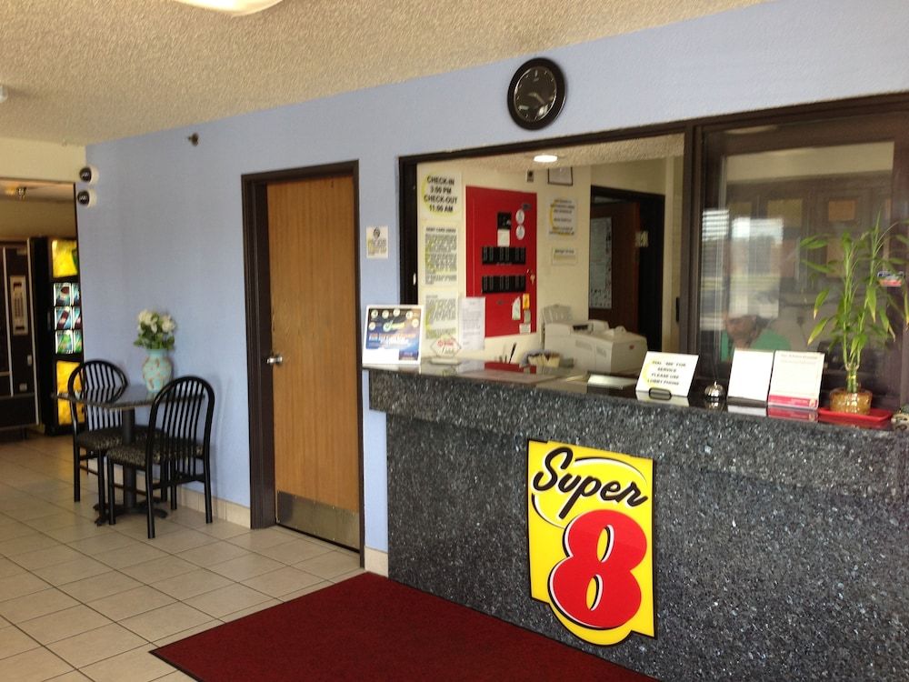 Super 8 by Wyndham New Castle 3