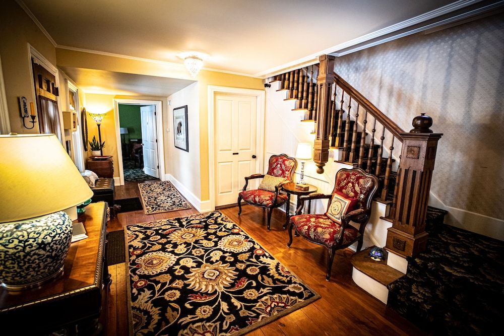 Twin Oaks Inn 3