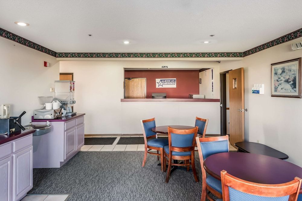 Americas Best Value Inn Wenona 3
