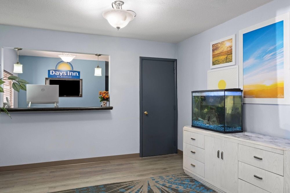 Days Inn by Wyndham Jamestown 3