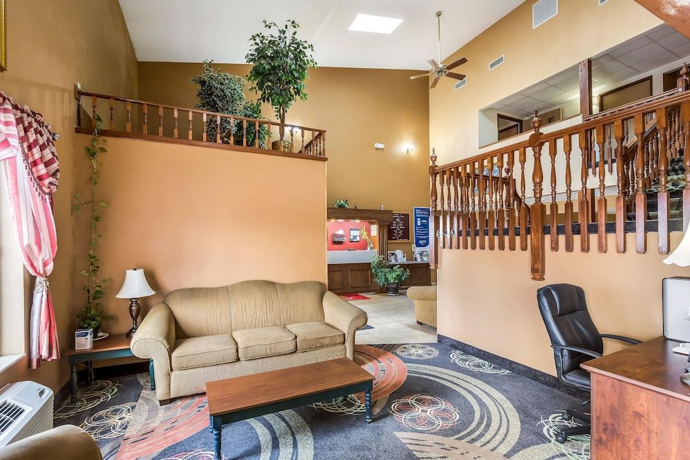 Econo Lodge Inn & Suites Fairview Heights - St. Louis 2