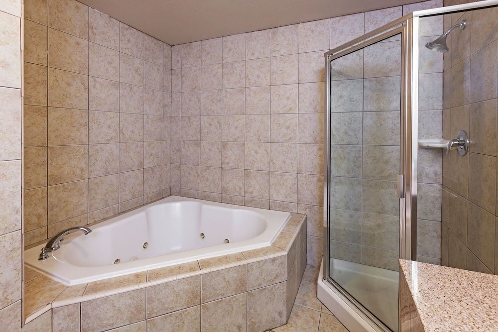 Holiday Inn Express Hotel & Suites Pharr by IHG 3