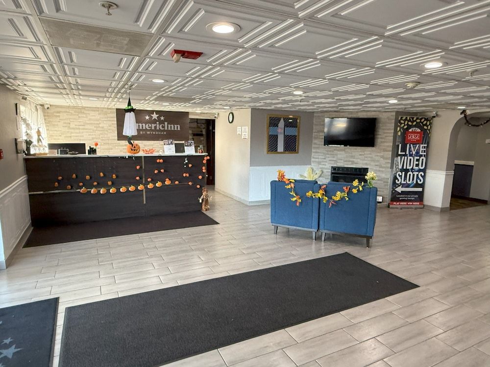 AmericInn by Wyndham Woodstock IL 3