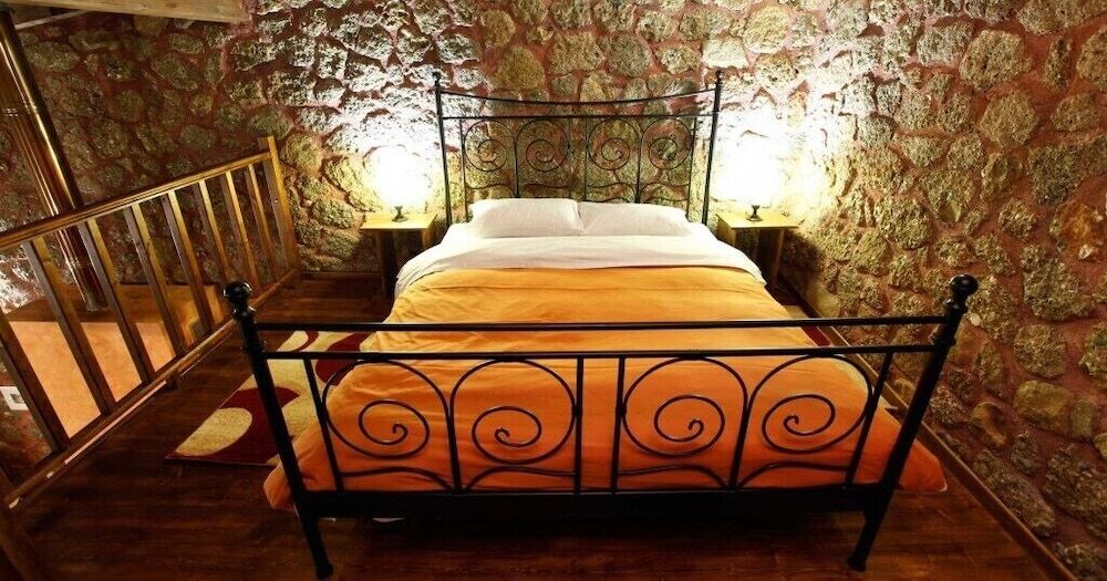 Paliokastro Guesthouse 3