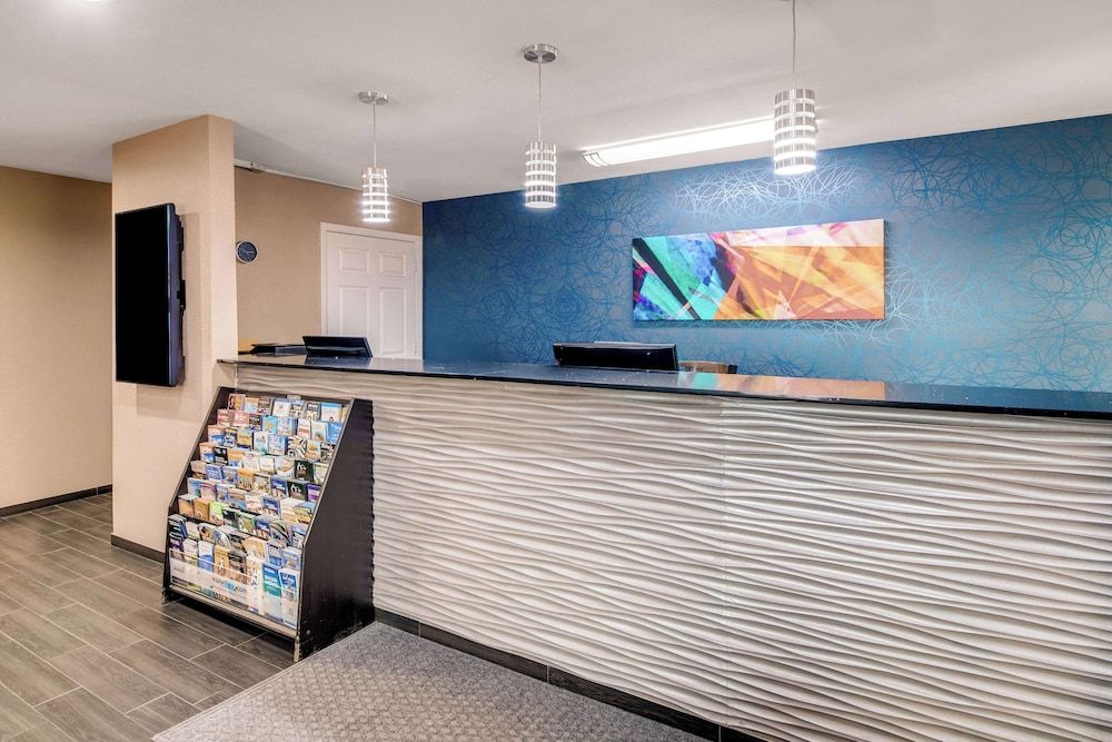 Best Western Cedar Inn 3