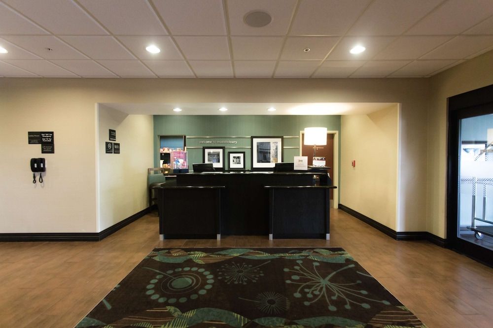 Hampton Inn & Suites Middlebury 2