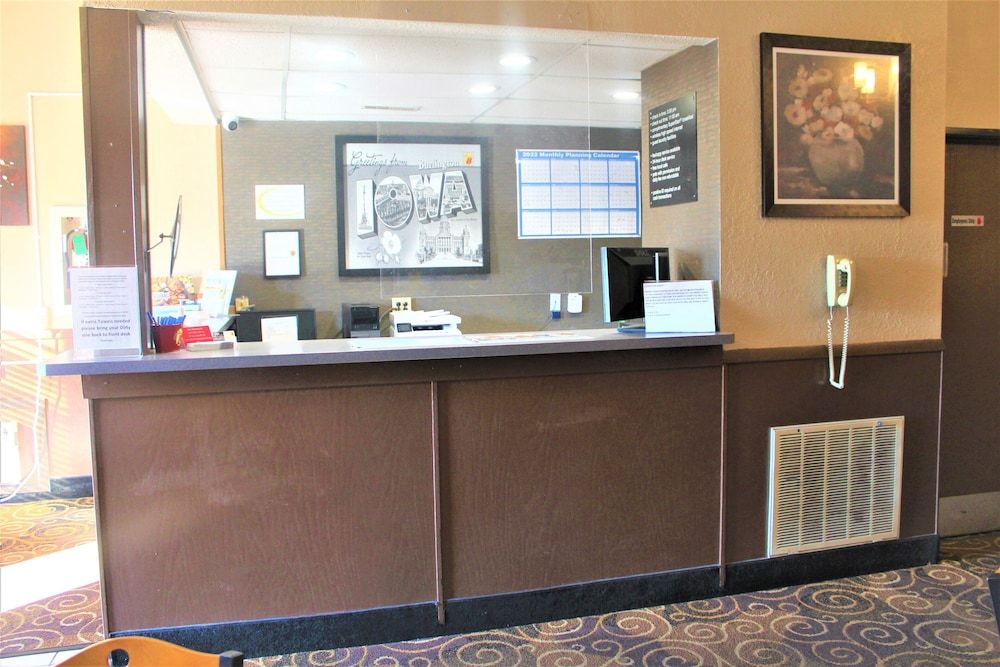 Super 8 by Wyndham Burlington 3