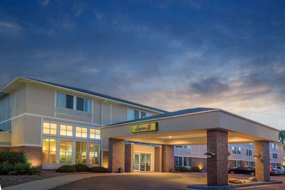 Super 8 by Wyndham Menomonie WI 2 stelle a Menomonie