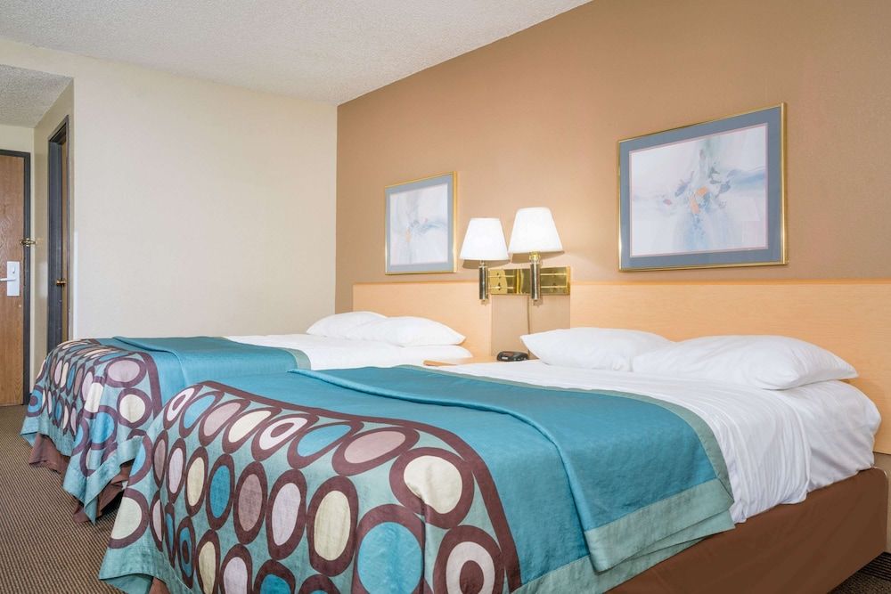 Super 8 by Wyndham Menomonie WI 3
