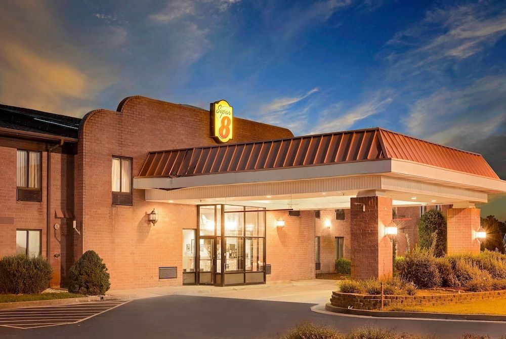 Super 8 by Wyndham Metropolis 2 estrelas em Metropolis