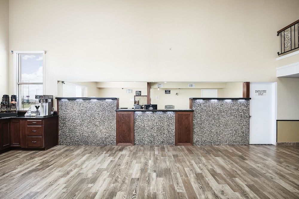Super 8 by Wyndham Elk City 2