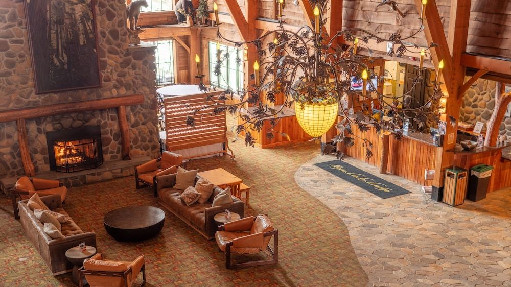Hope Lake Lodge & Indoor Waterpark 2