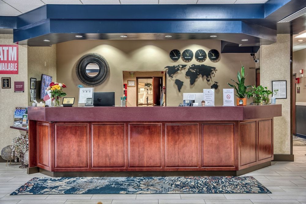 Evergreen Inn and Suites 3