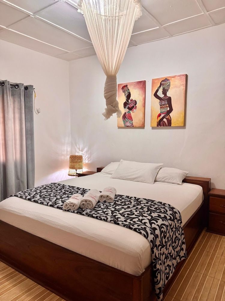 Paloma Guest House & Restaurant 2
