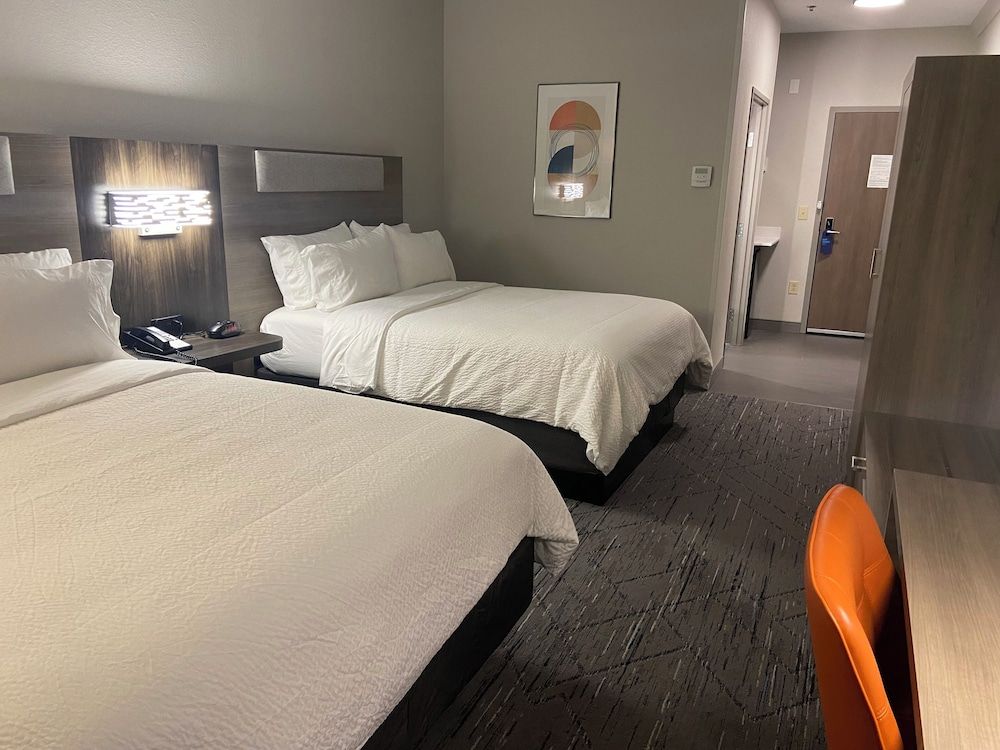 Holiday Inn Express & Suites Elyria by IHG 3
