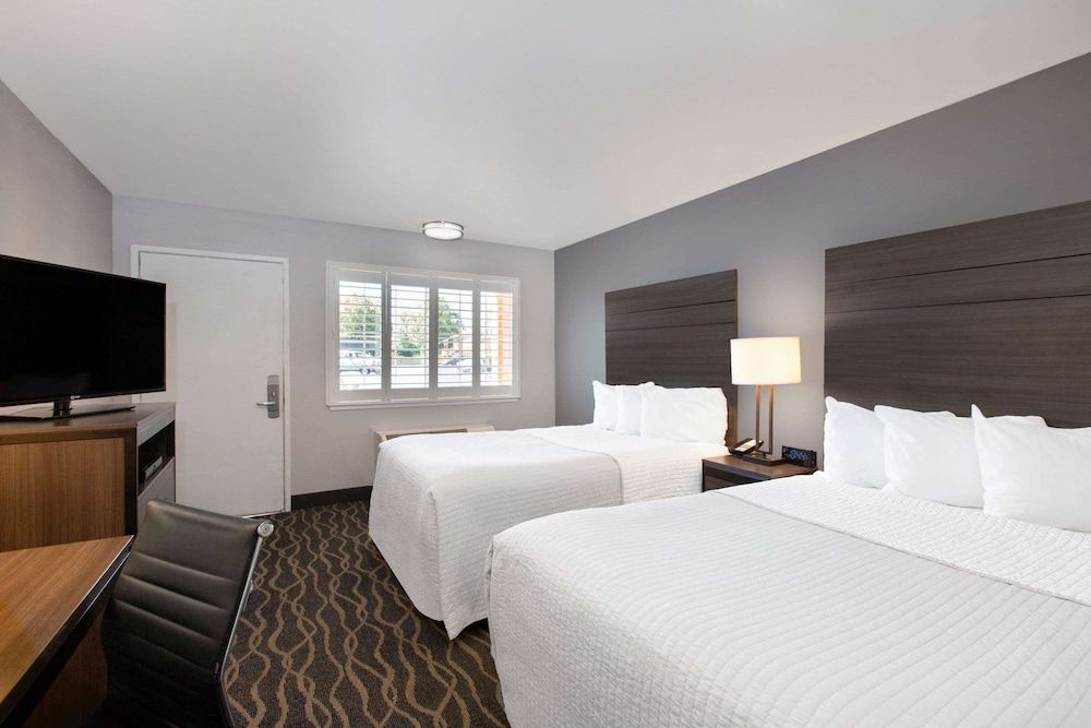 Days Inn by Wyndham Ukiah 3