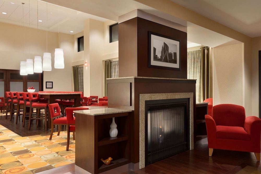 Hampton Inn & Suites Hartford/East Hartford 2