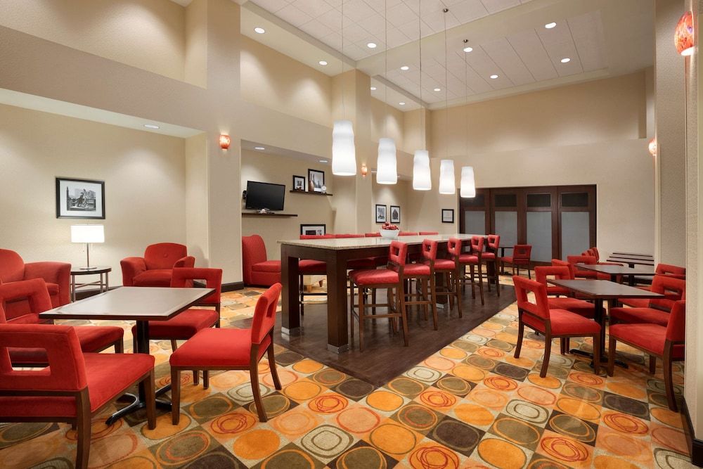 Hampton Inn & Suites Hartford/East Hartford 3