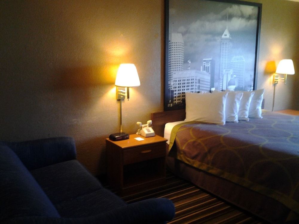 Super 8 by Wyndham Plymouth 3