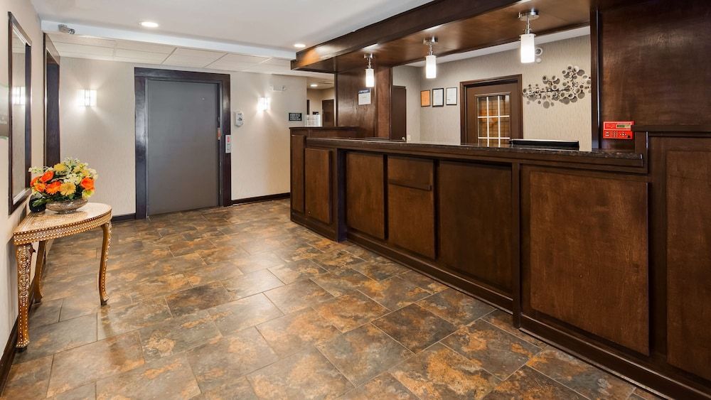Best Western Crown Inn & Suites 2